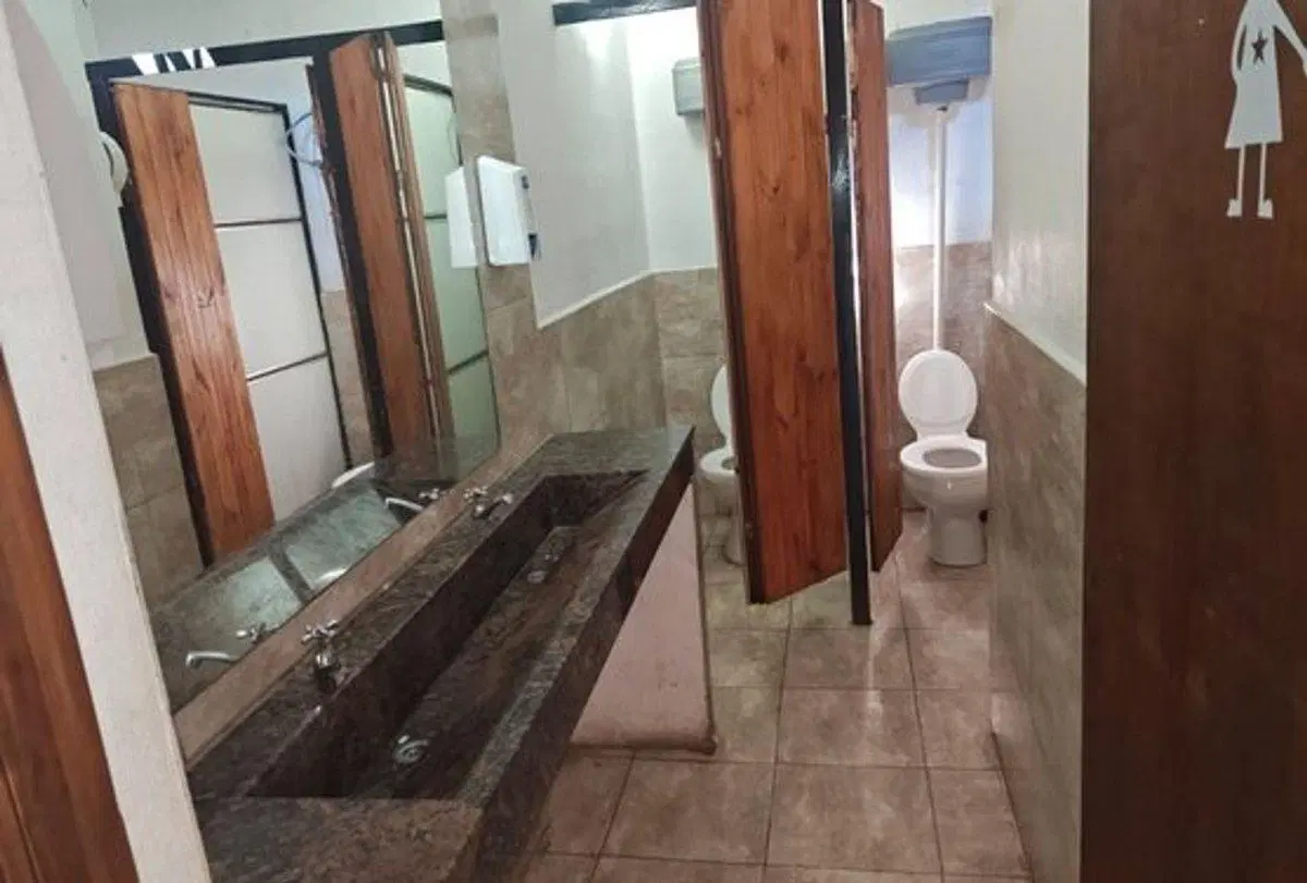 SE VENDE CASA MAS SALON COMERCIAL B* LOS QUIMICOS 2