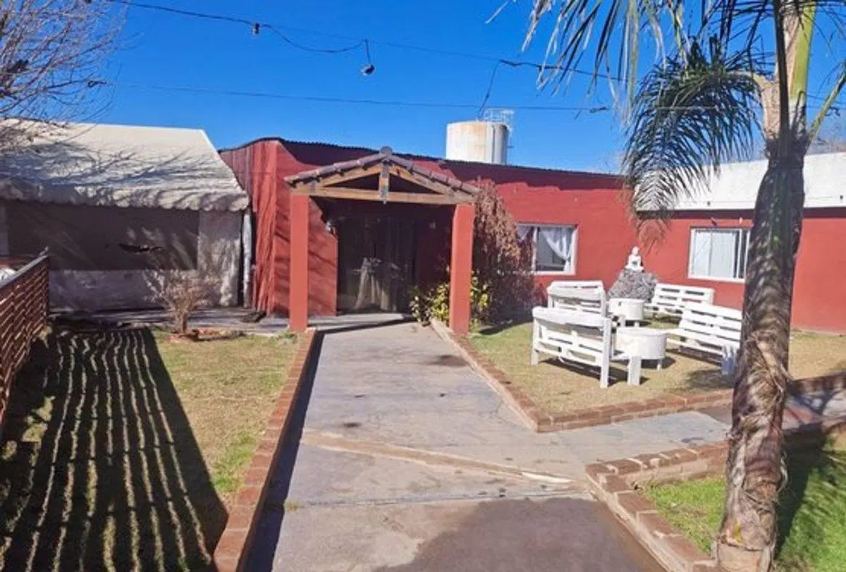 SE VENDE CASA MAS SALON COMERCIAL B* LOS QUIMICOS 5