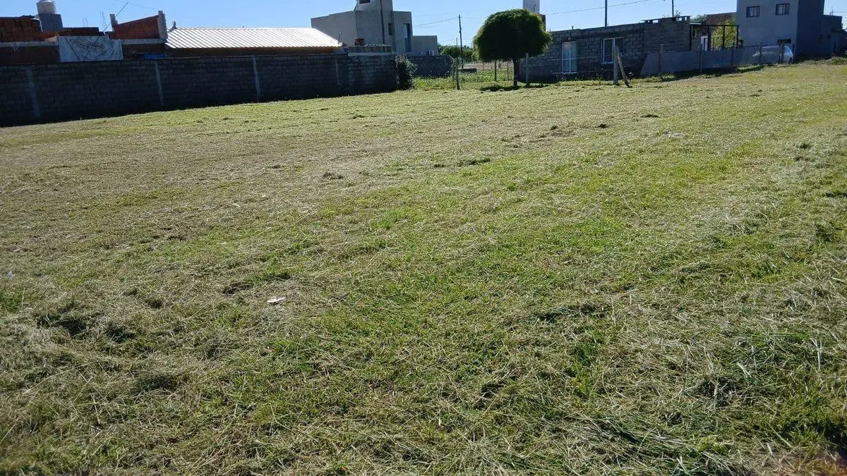 SE VENDE LOTE EN ALTOS DE LA COLONIA 350m2 2