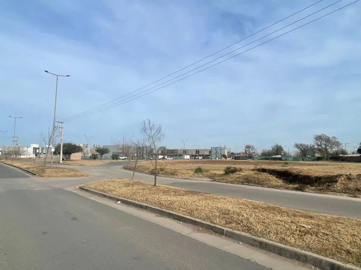 Venta Lote Valle Cercano Los Juegos 250 m2 3