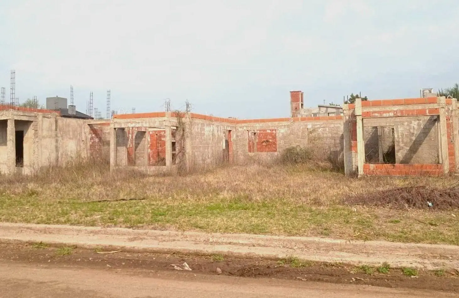 VENTA TERRENO CON CONSTRUCCION, COLONIA TIROLESA 2