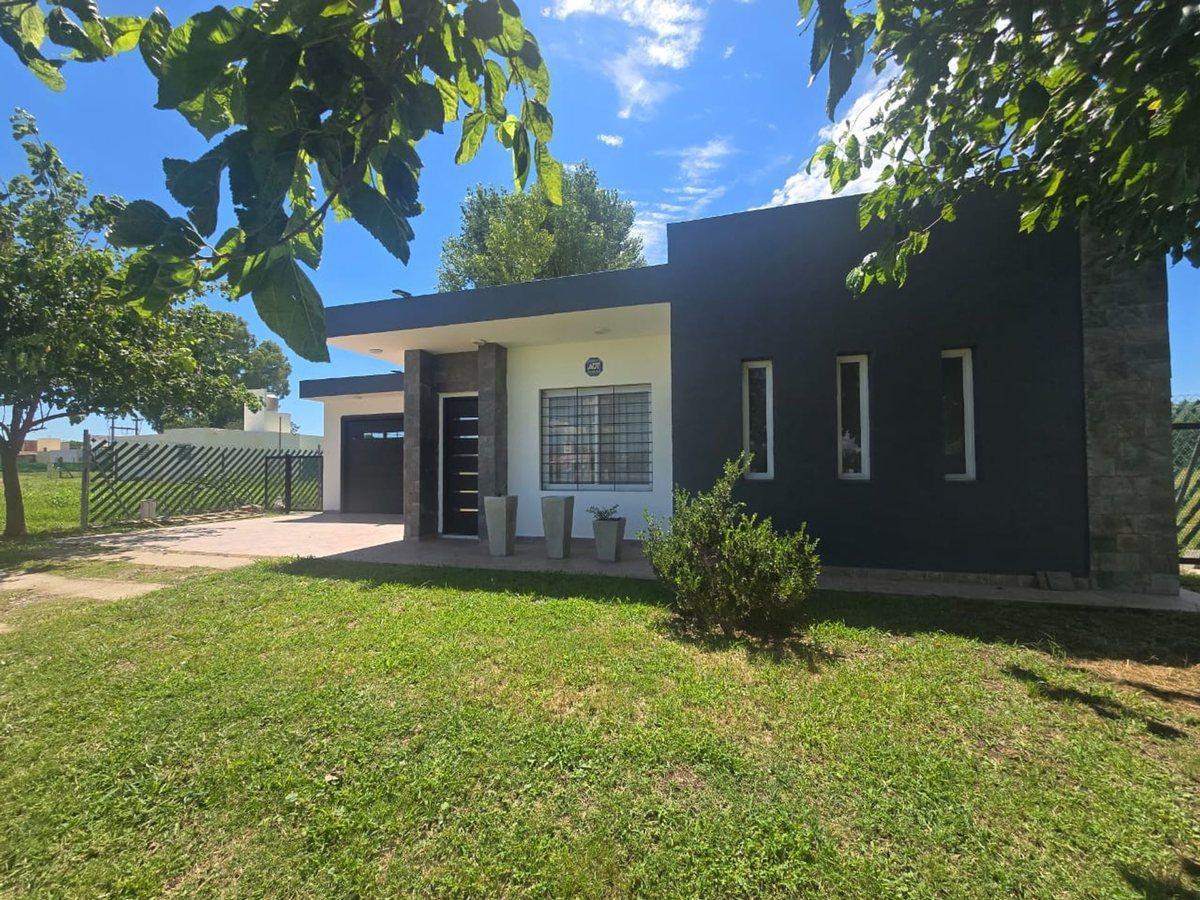 VENTA CASA 2D CON PILETA EN Bº AYRES DEL NORDESTE