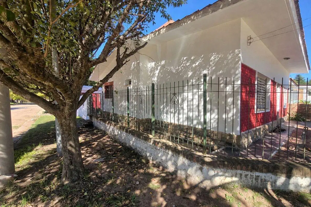 CASA EN VENTA GRAN TERRENO EN BIALET MASSE 3