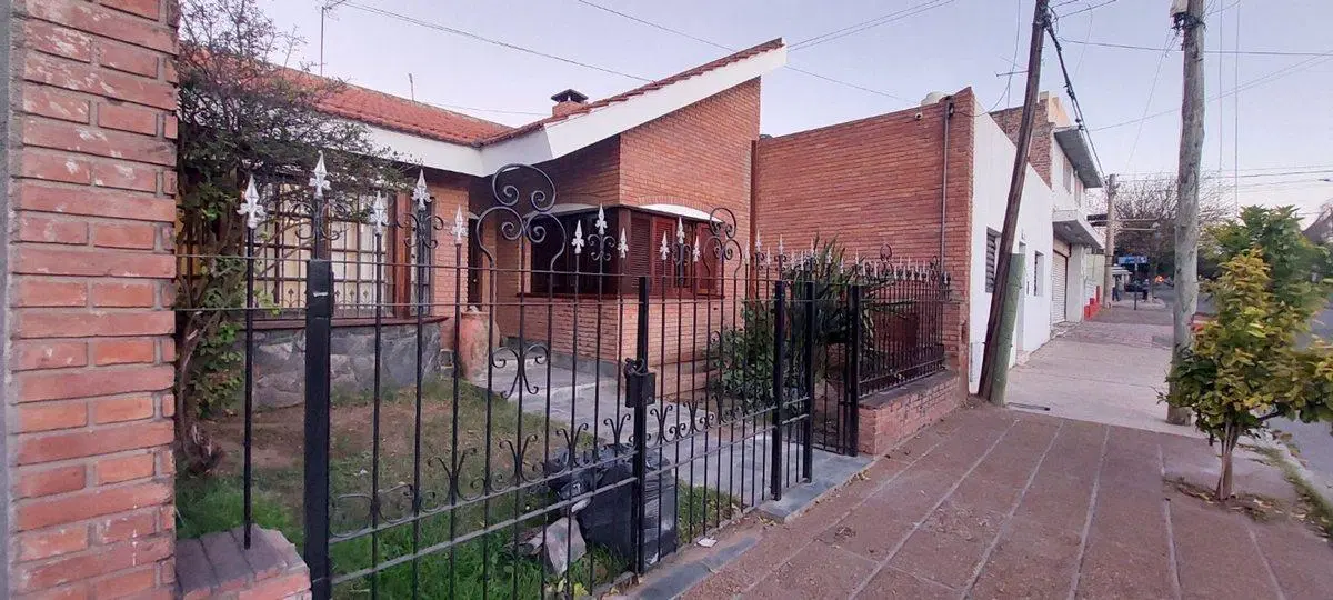 VENTA CASA 3 D- APTA CRED BCO NAC- B° OBSERVATORIO 2