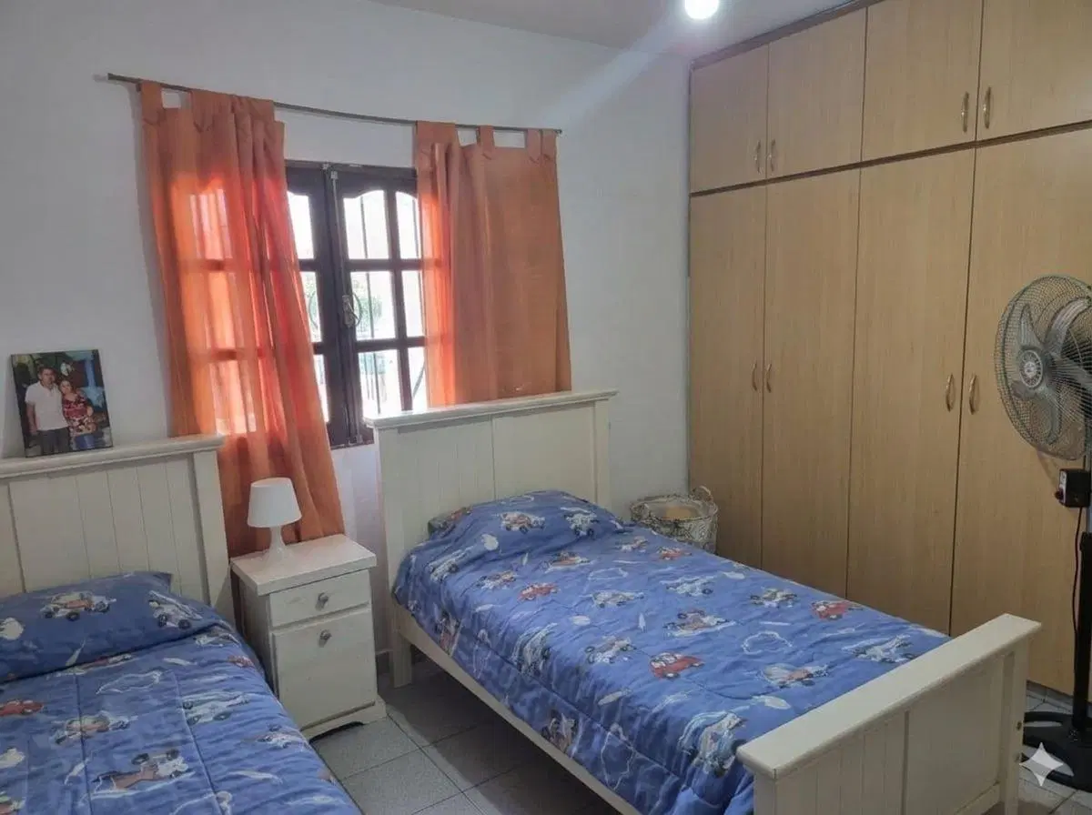 VENDE CASA DE TRES DORMITORIOS EN JOSE HERNANDEZ 3