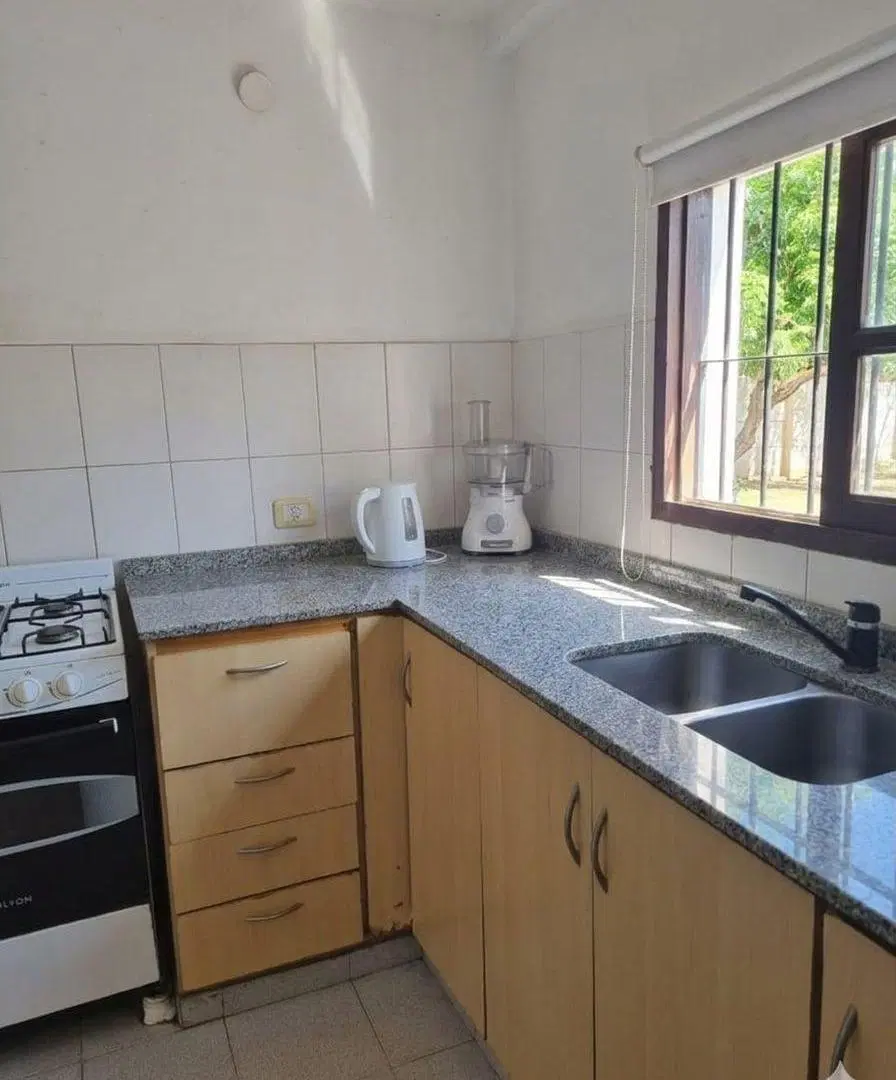 VENDE CASA DE TRES DORMITORIOS EN JOSE HERNANDEZ 4