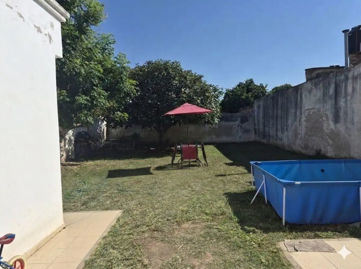 VENDE CASA DE TRES DORMITORIOS EN JOSE HERNANDEZ 2