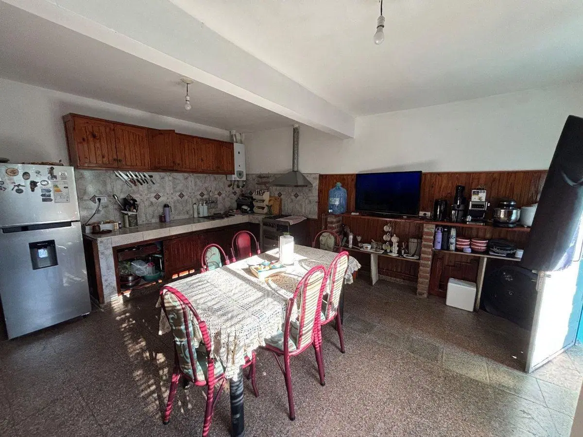 VENTA DE CASA EN B SARGENTO CABRAL 2 DORMITORIOS 3