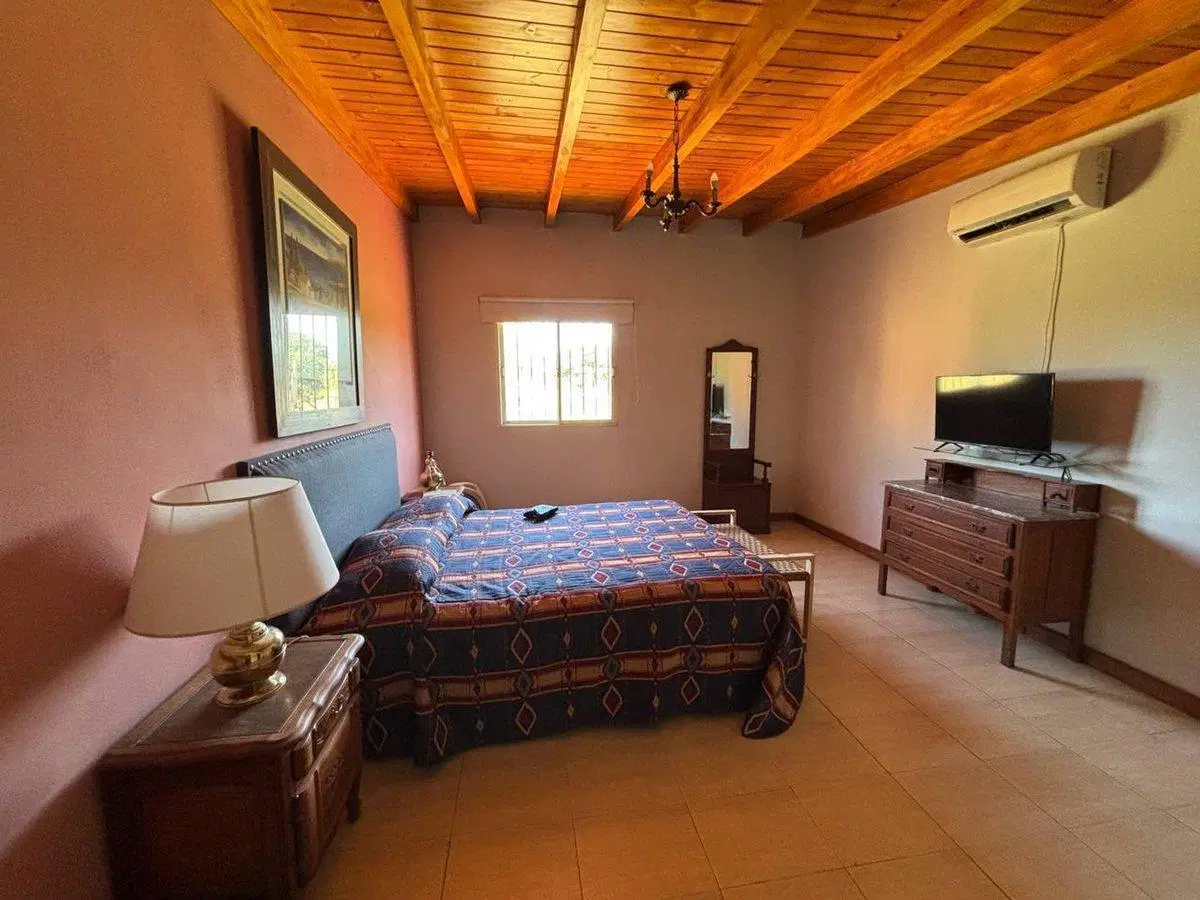 VENTA CASA 4 DORM CON PILETA EN ANISACATE 8