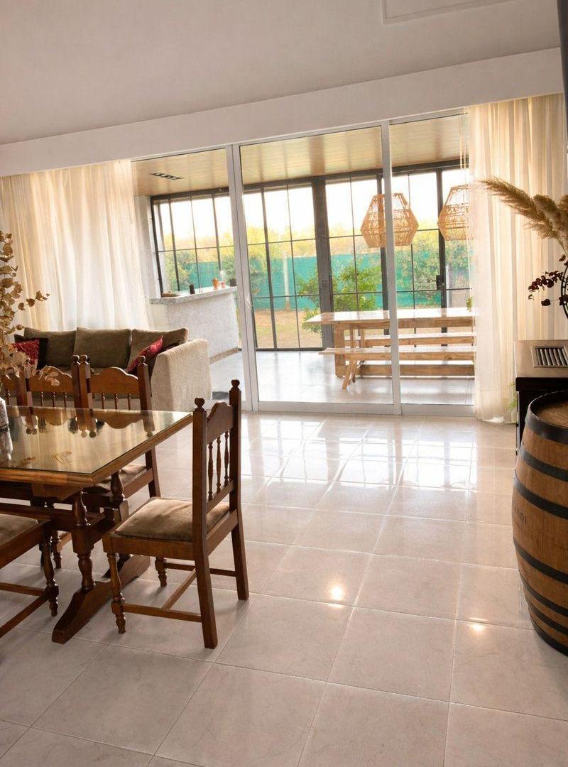 CASA EN VENTA 4 dorm en Las Cañitas Malagueño