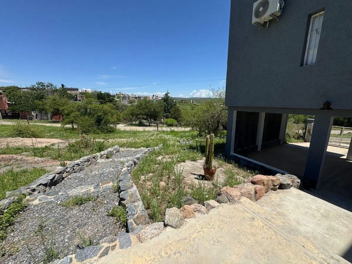 Venta casa con pileta 3 dormitorios en Siquiman 5