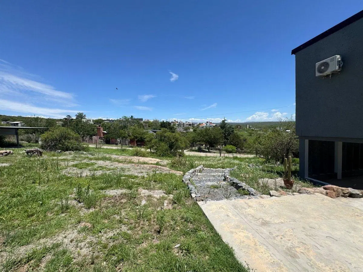 Venta casa con pileta 3 dormitorios en Siquiman 3