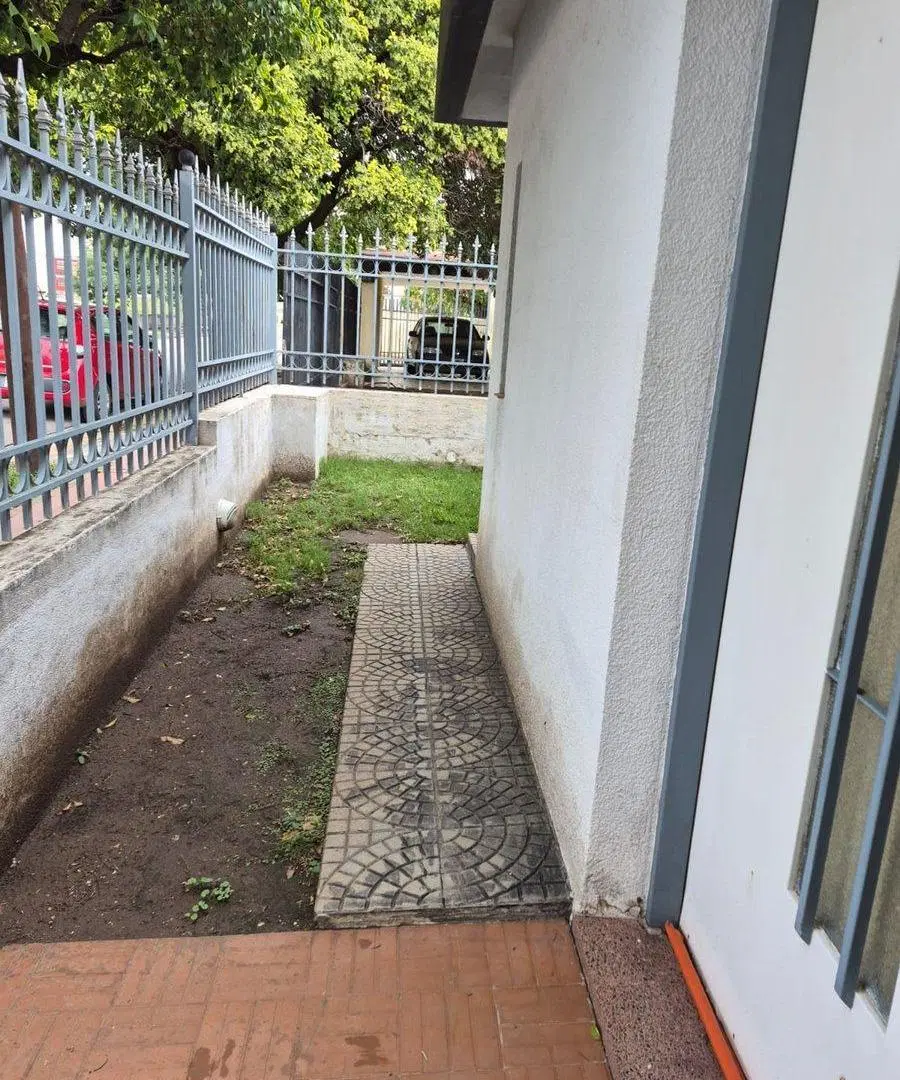 VENDE CASA DE 4 DORM EN BARRIO PARQUE REPUBLICA 5