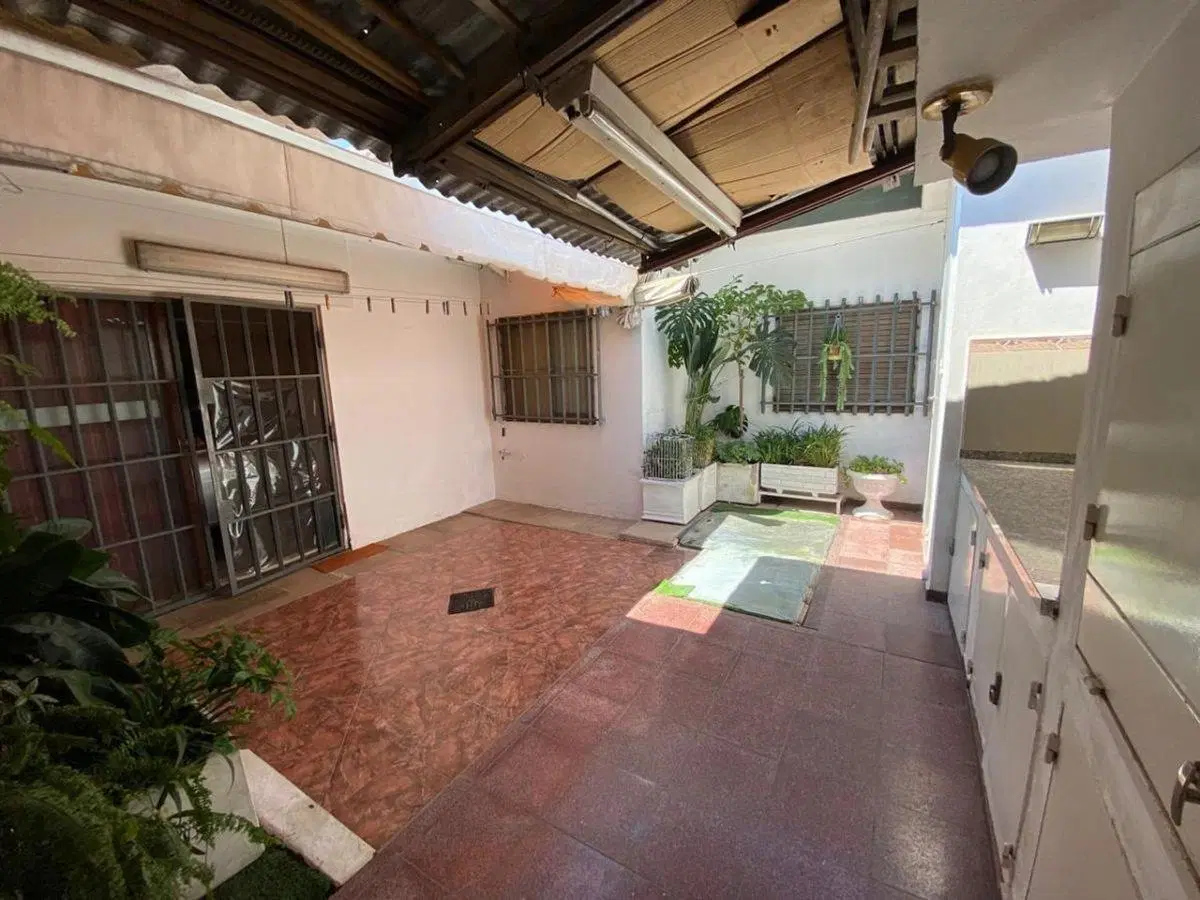 VENDE CASA DE 4 DORM EN BARRIO PARQUE REPUBLICA 3
