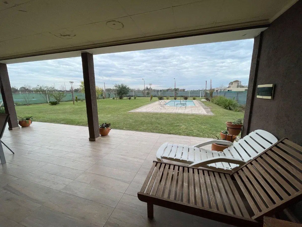 Venta casa con pileta en Terranostra con seguridad 3
