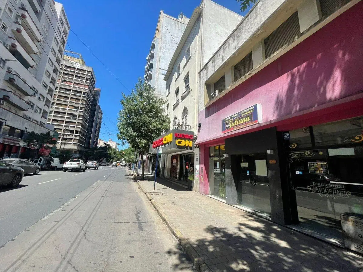 VENTA LOCAL COMERCIAL CENTRO - SOBRE AV GRAL PAZ 3