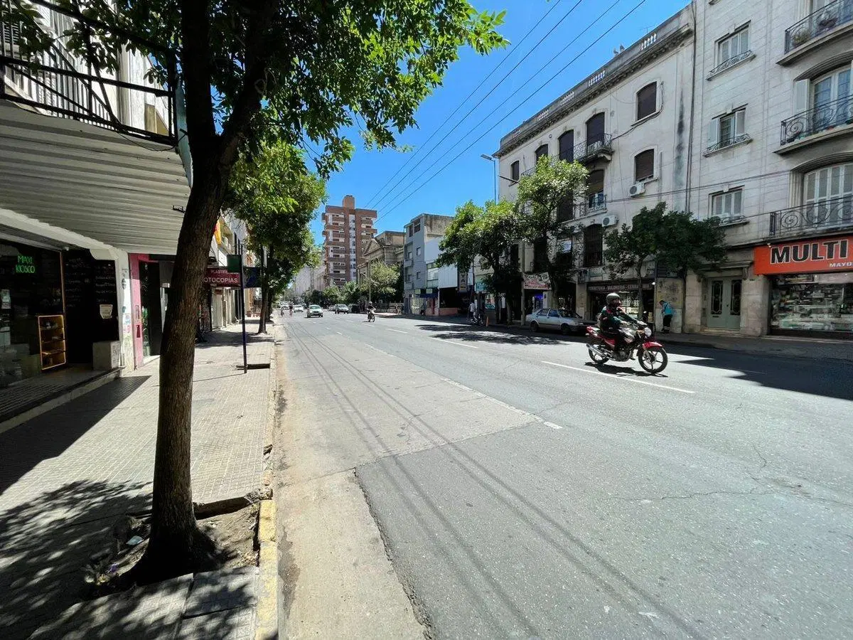 VENTA LOCAL COMERCIAL CENTRO - SOBRE AV GRAL PAZ 4