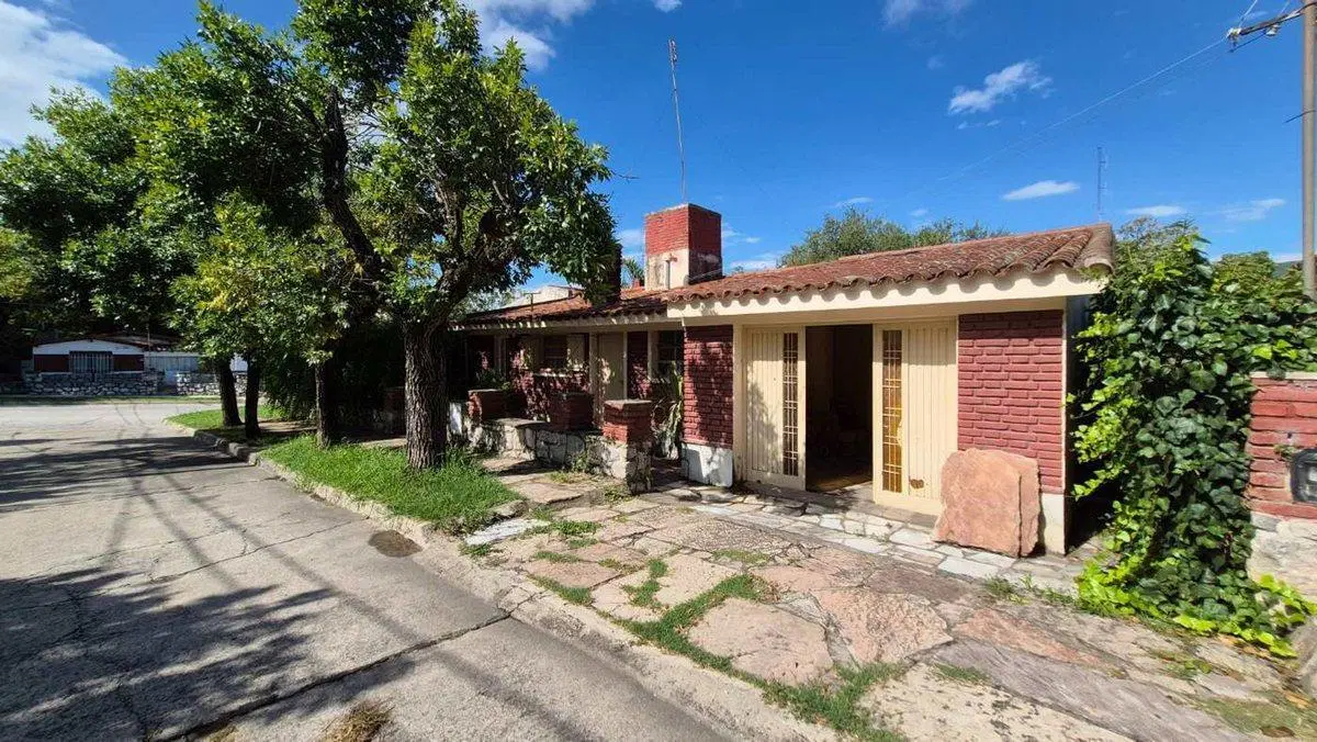 VENTA CASA EN LA FALDA 5