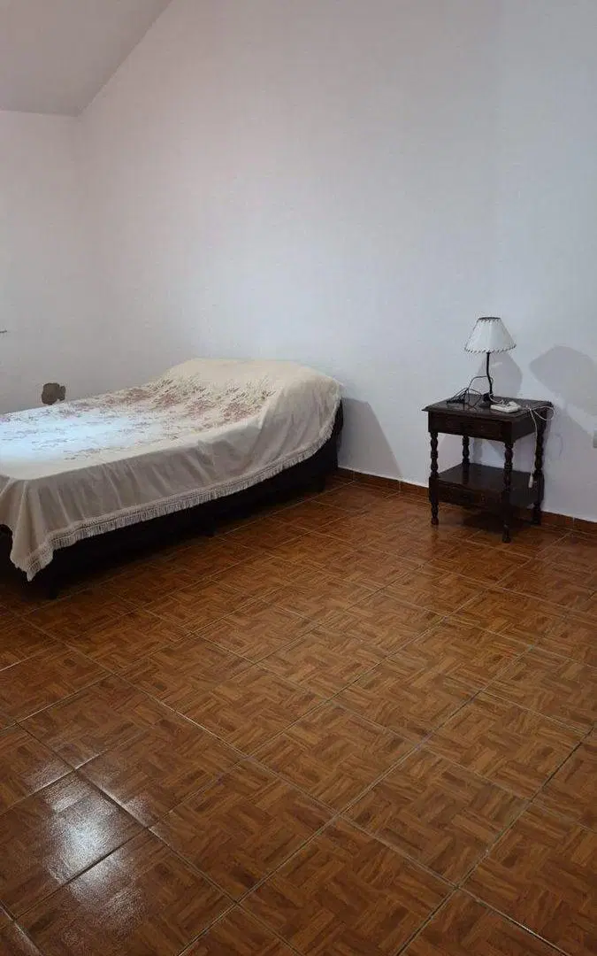 VENDE CASA DOS PISOS CON PILETA PERLA DEL LAGO 4