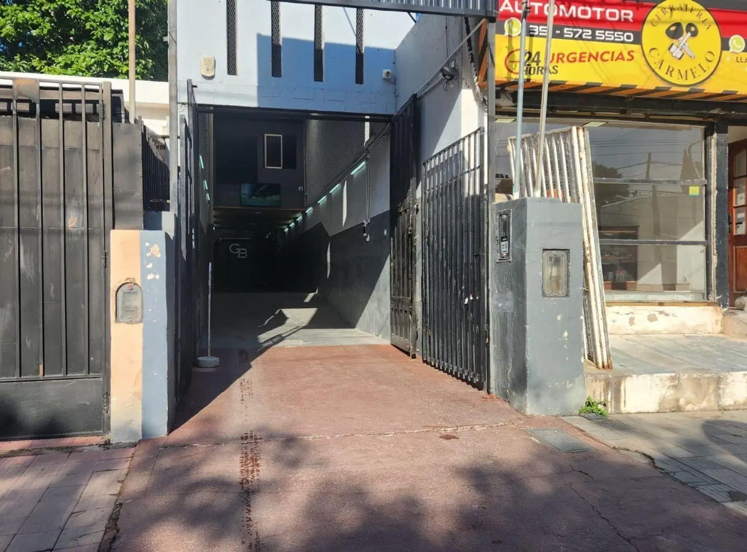 Venta Galpón Comercial Av. Duarte Quirós 2200 3