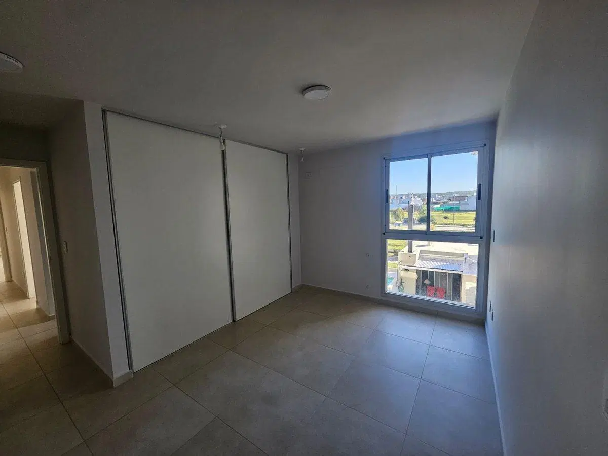 SE VENDE DEPARTAMENTO 2 DORM B° DOCTA C/ COCHERA 3