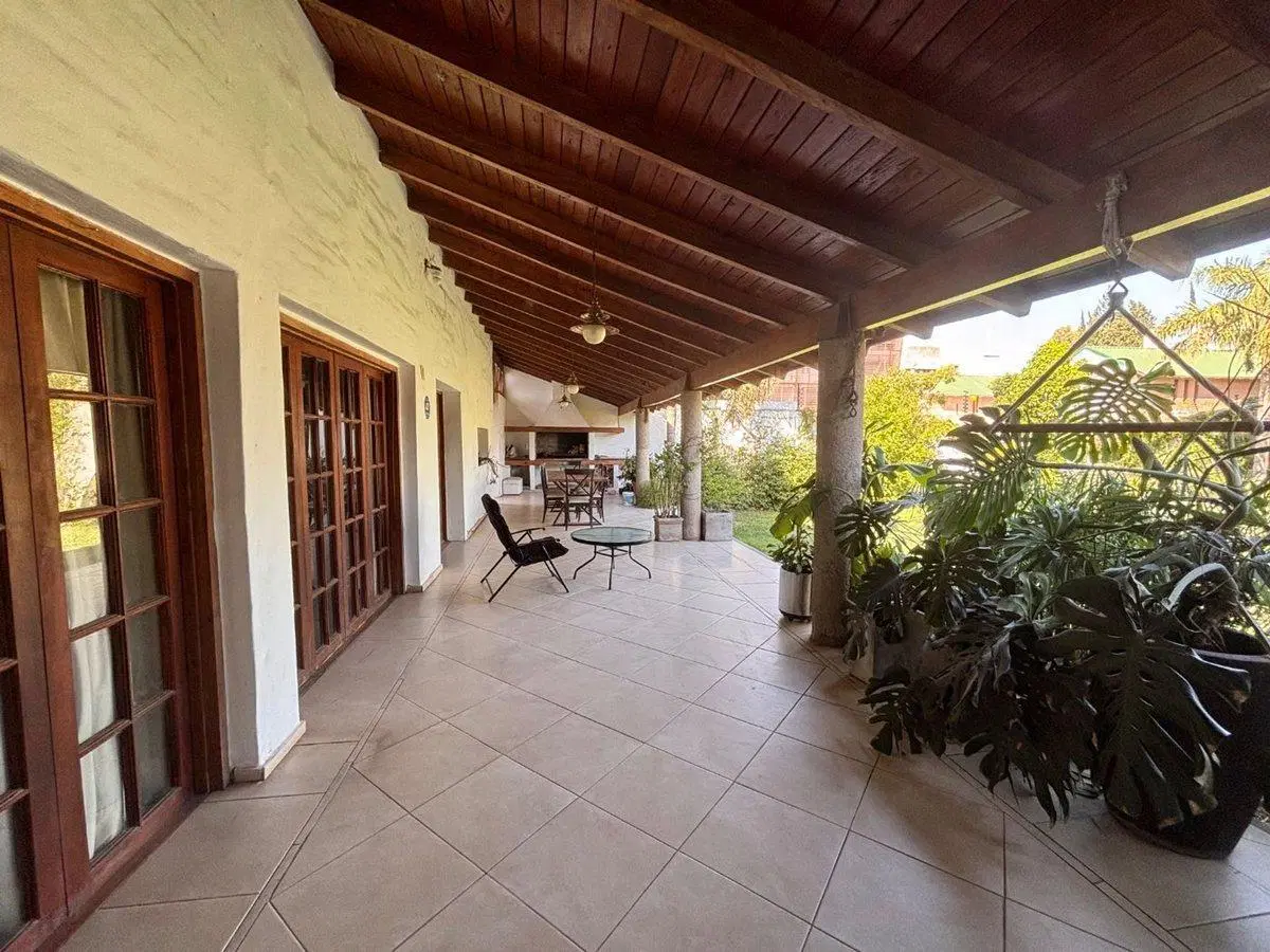 VENTA CASA DE CATEGORÍA 3 DORMITORIOS CON PILETA 3