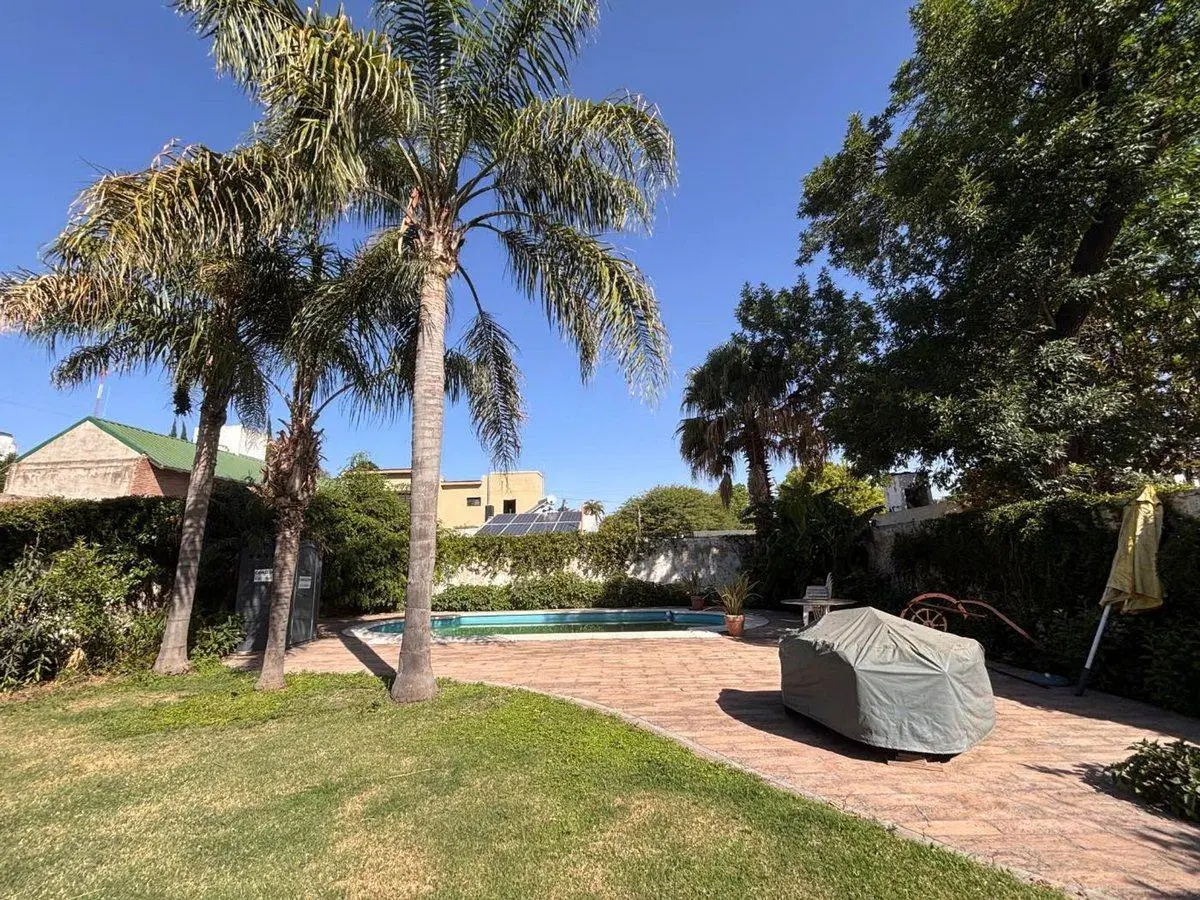 VENTA CASA DE CATEGORÍA 3 DORMITORIOS CON PILETA 4