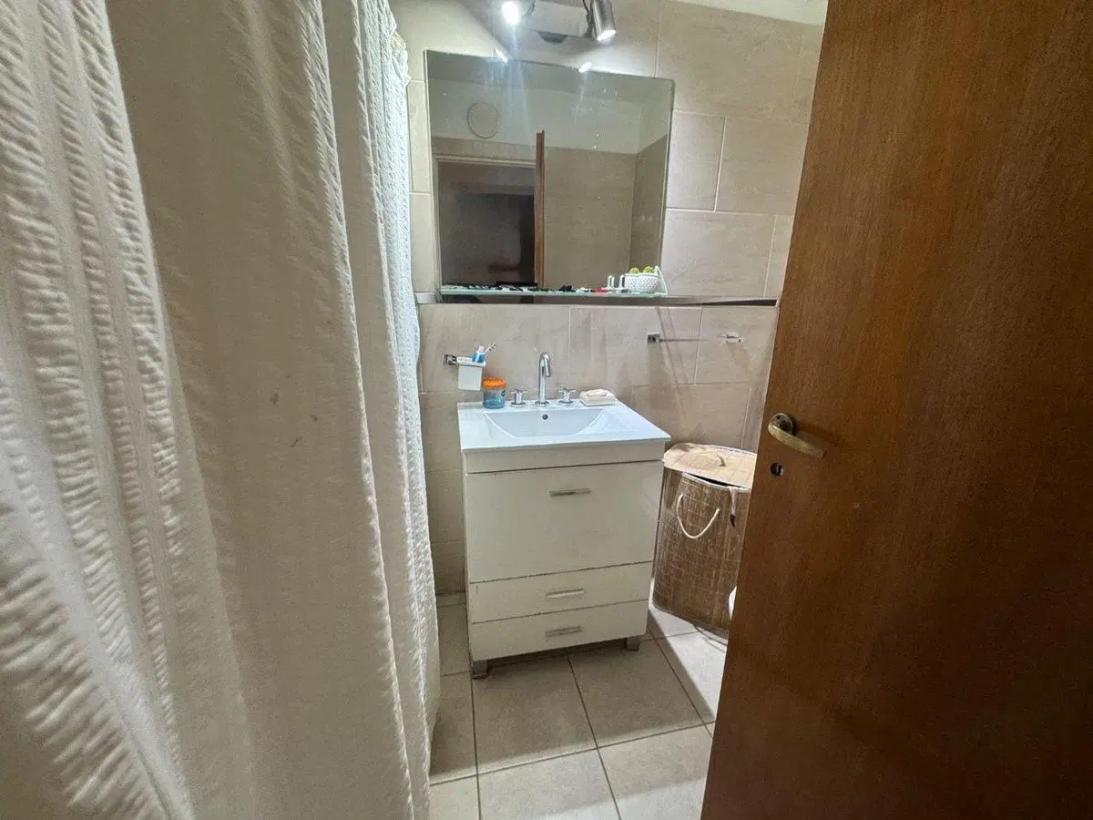 Venta casa 3 dormitorios con patio barrio Yofre 4