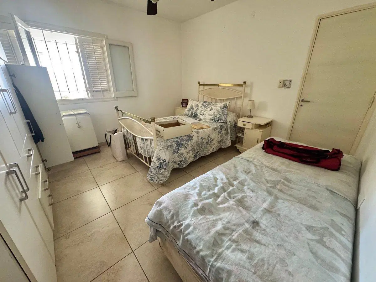 Venta casa 3 dormitorios con patio barrio Yofre 3
