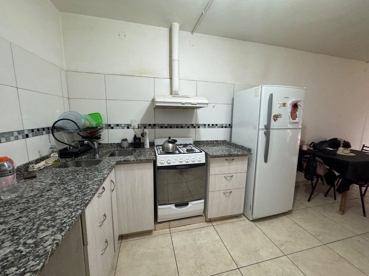 Venta casa 3 dormitorios con patio barrio Yofre