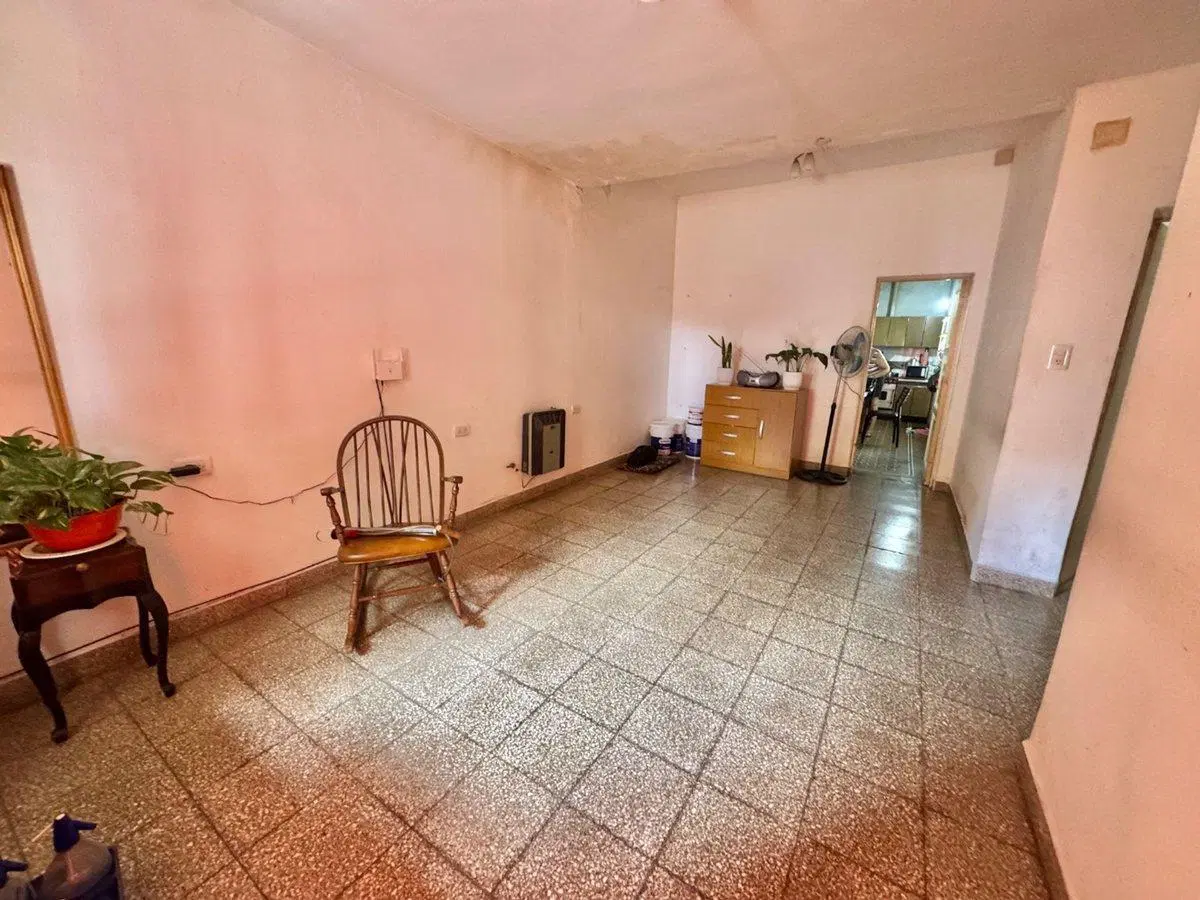 Venta casa 3 dormitorios con patio barrio Yofre 5