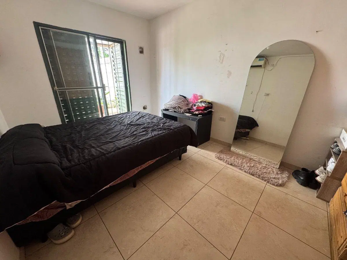 Venta casa 3 dormitorios con patio barrio Yofre 8