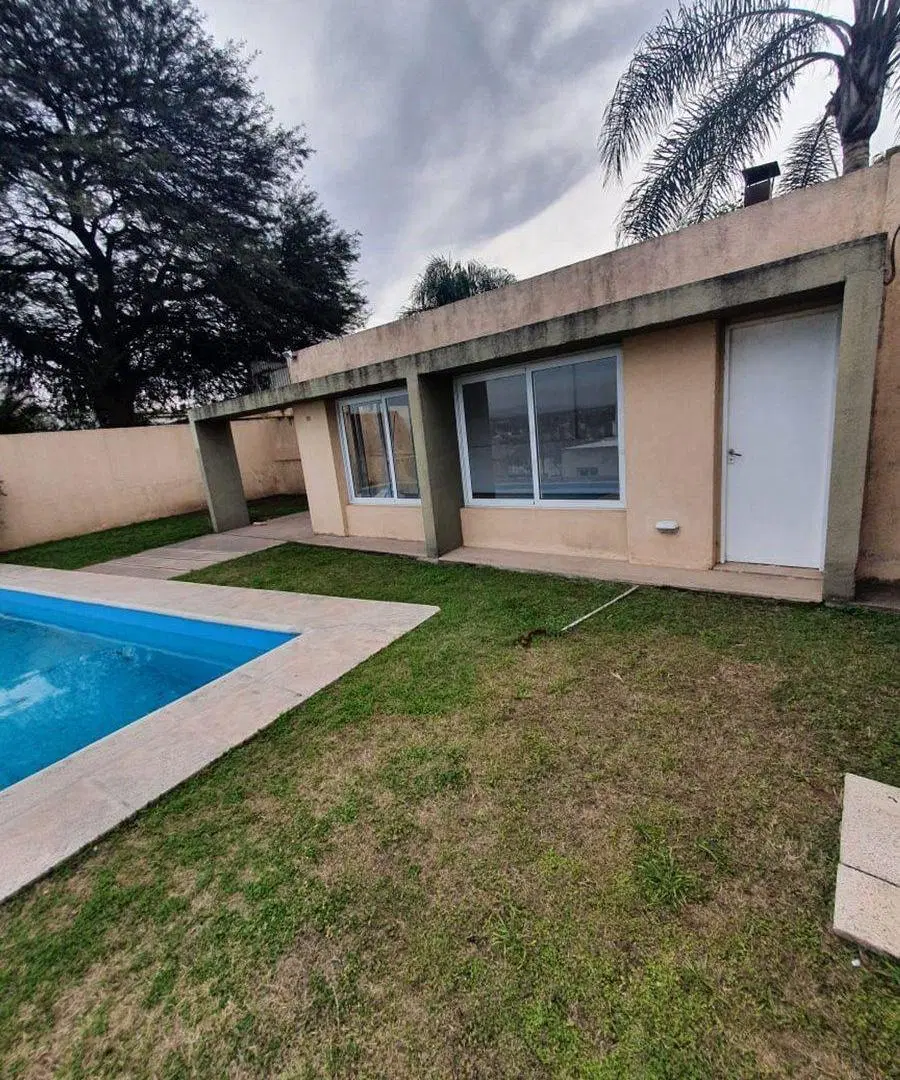 VENTA CASA EN ARGUELLO 3 DORMITORIOS CON PILETA 3
