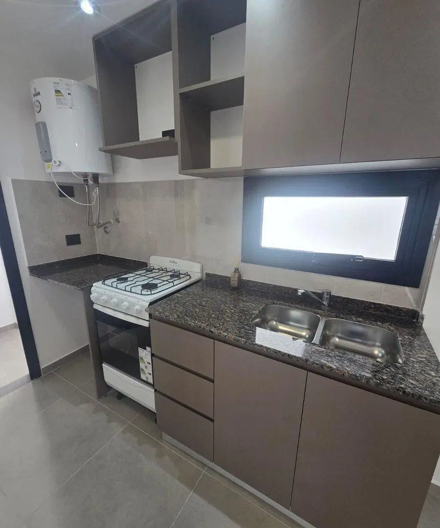 VENTA DEPTO 1 DORM CON BALCÓN EN B° ALBERDI 3