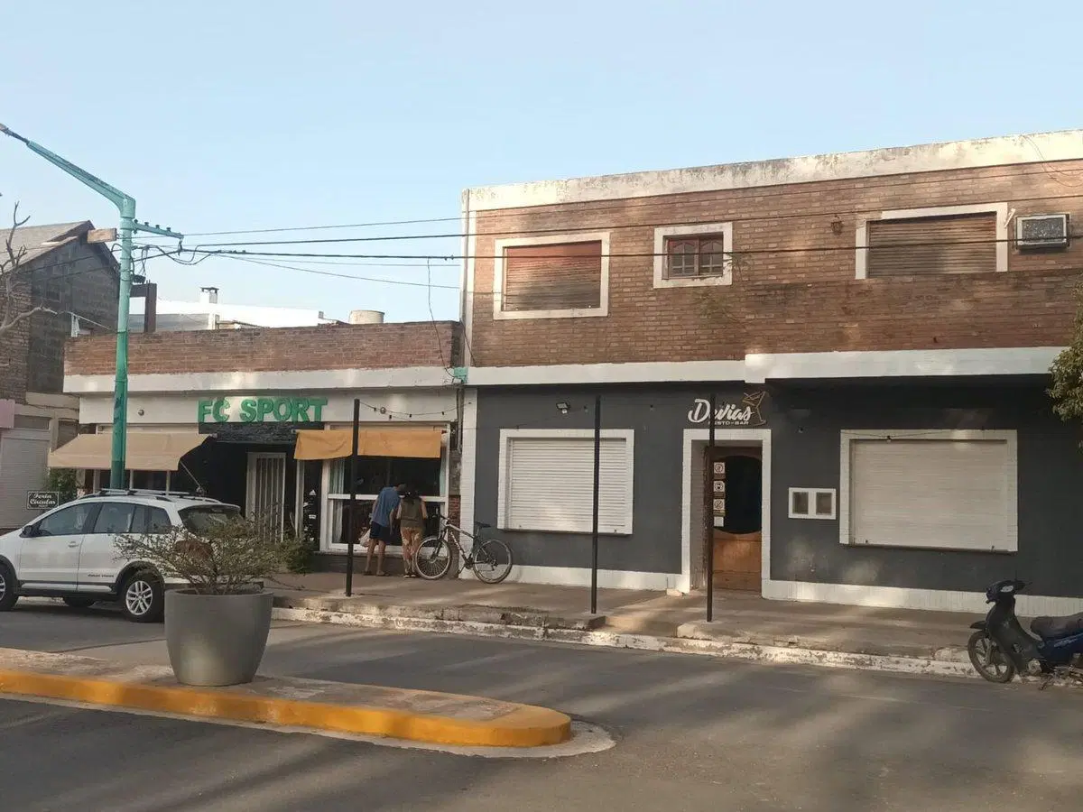 VENTA DE CASA Y LOCALES COMERCIALES EN LA PARA 4