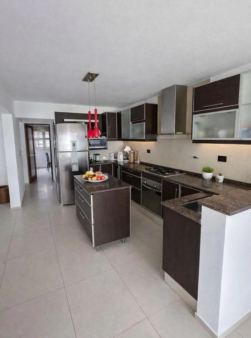 VENTA CASA DE CATEGORÍA 3 DORM EN B° LAS ROSAS 4