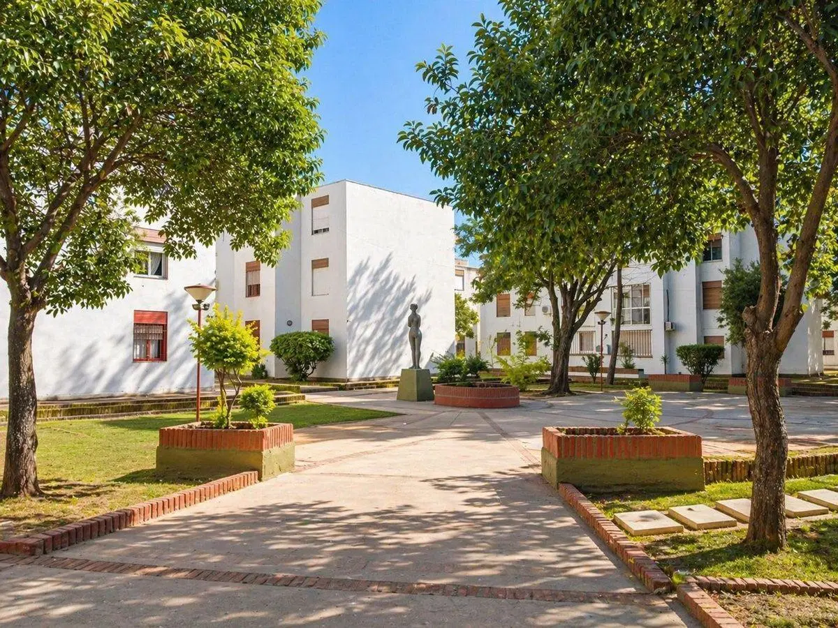 DEPTO 2 DORM CON BALCÓN EN COMPLEJO B° LAS PALMAS 2