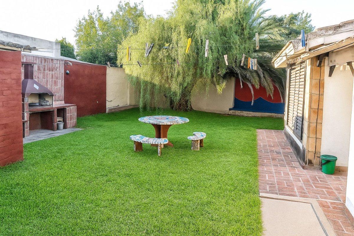 VENTA CASA B° PARQUE LATINO, OPORTUNIDAD!!!