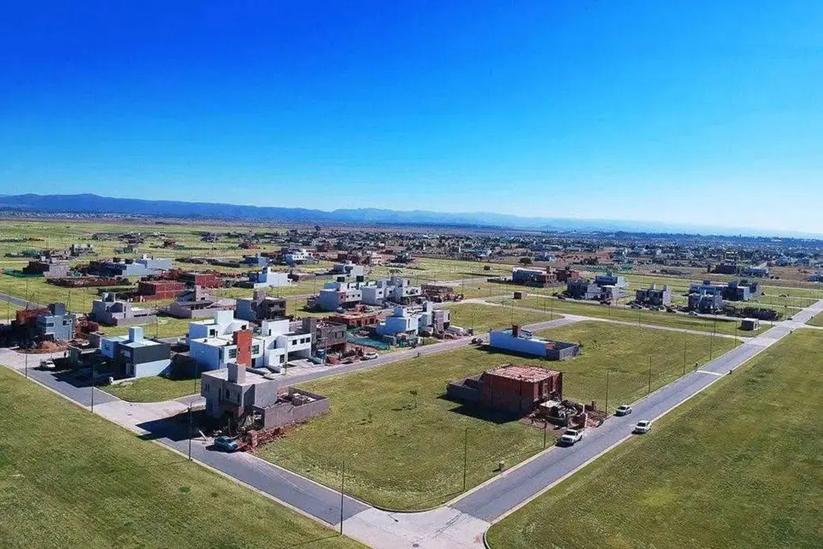 VENTA LOTE CENTRAL ABRAS DE MANANTIALES. 3