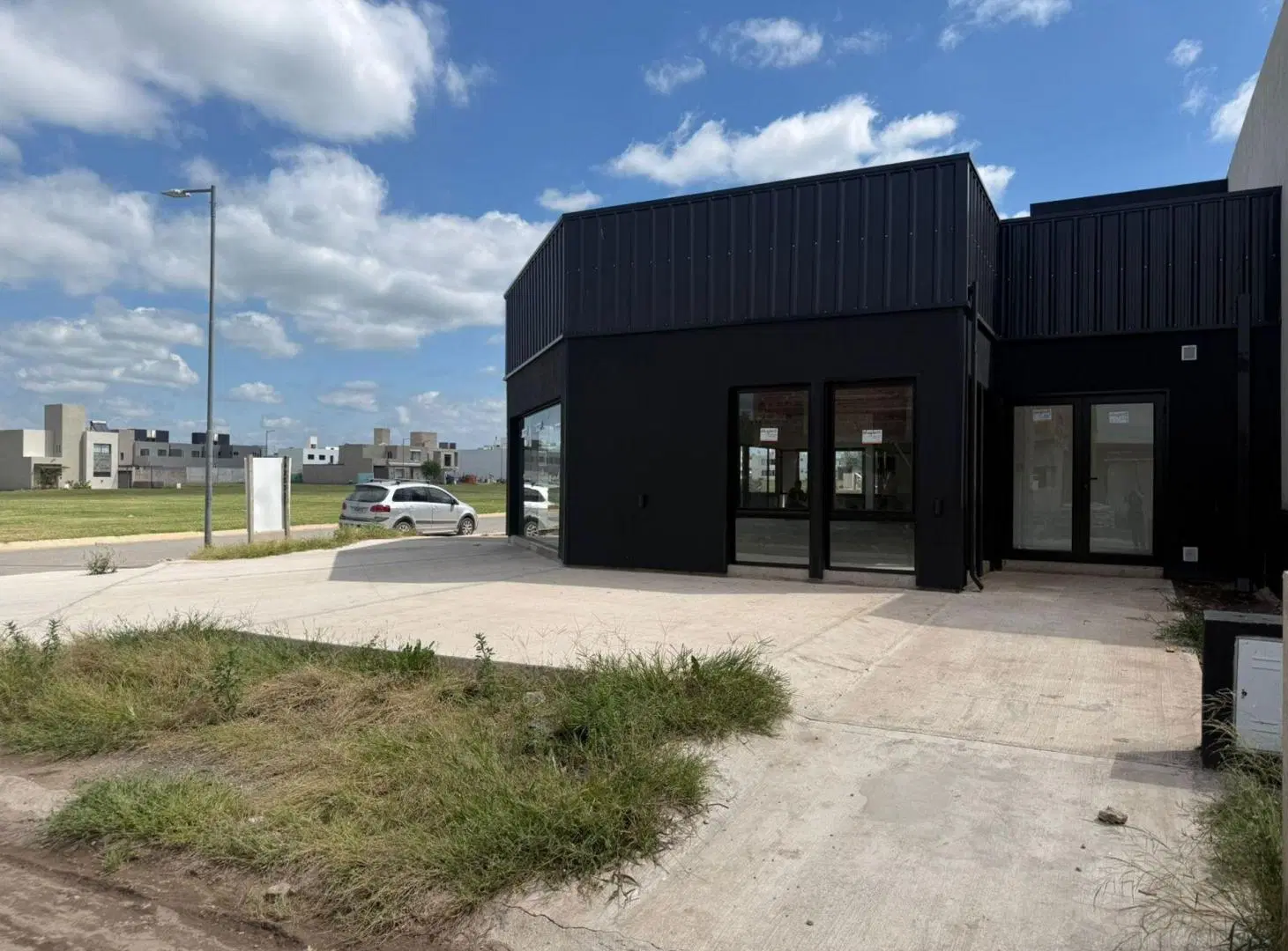 ALQUILER LOCAL COMERCIAL EN DOCTA – NOBU TOWN 8