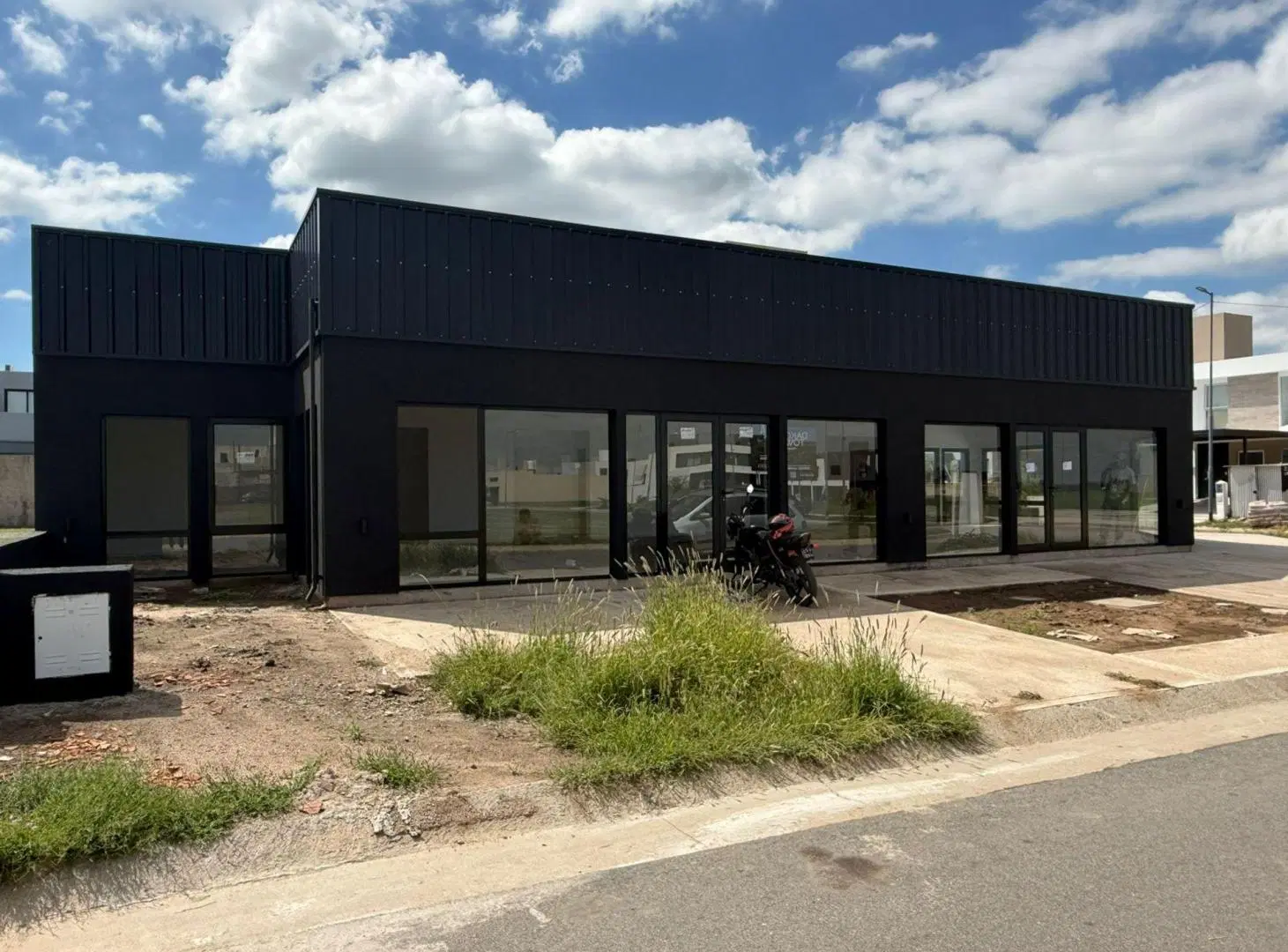 ALQUILER LOCAL COMERCIAL EN DOCTA – NOBU TOWN 4