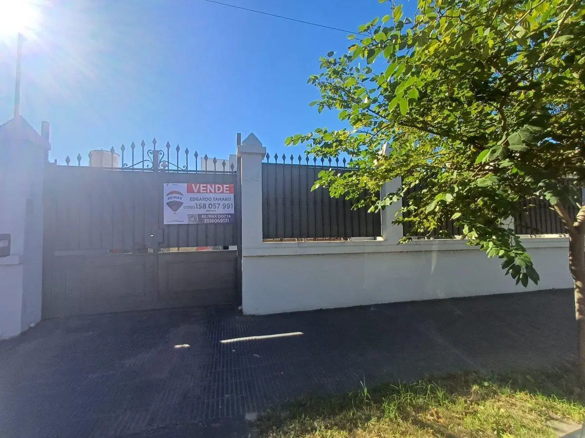 VENTA CASA PARQUE VELEZ SARSFIELD 5 DORMITORIOS 4
