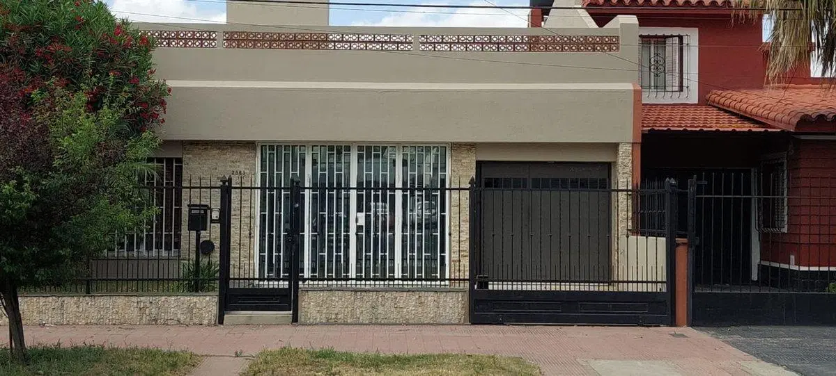 VENTA CASA 3 DORMITORIOS B° CRISOL 4