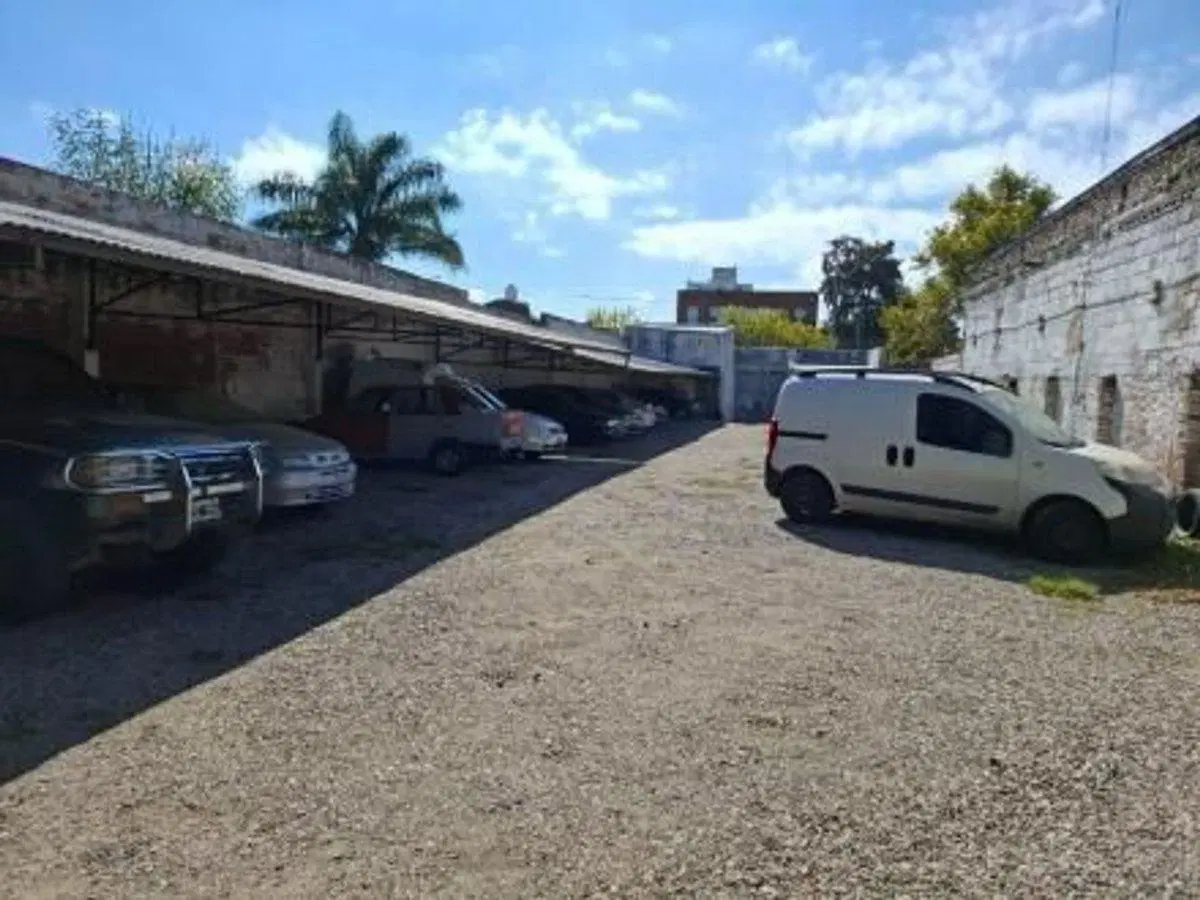 Oportunidad Barrio San Vicente – Terreno con renta 2