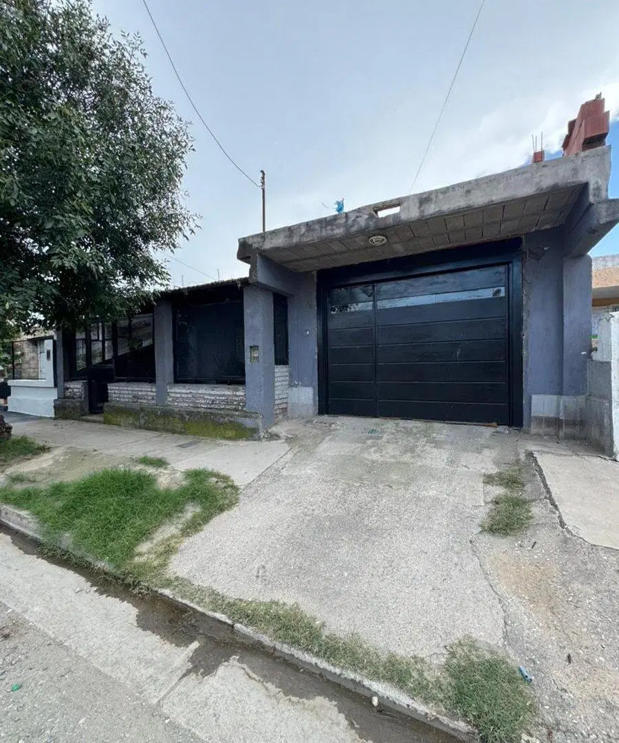 CASA EN VENTA - 2 DORMITORIOS -B° JOSÉ I. DIAZ 1A 3