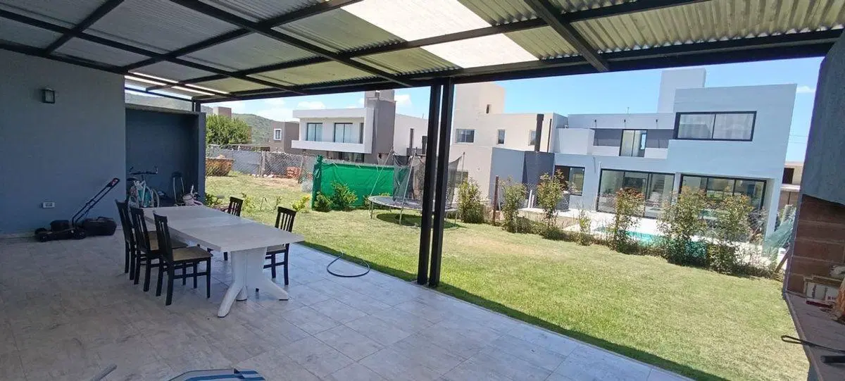 VENTA AMPLIA CASA BARRIO TEJAS IV - CATEGORIA 5