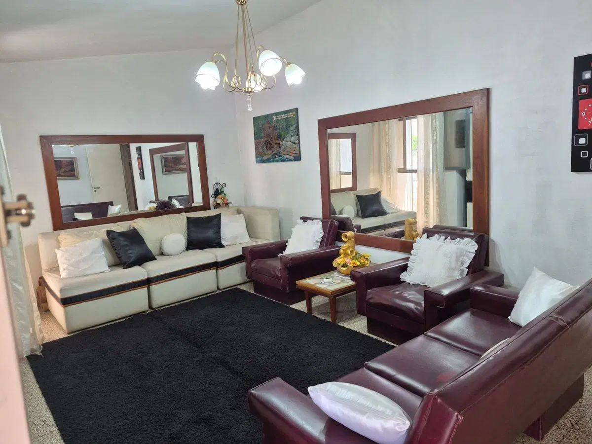 VENDE CASA DE 4 DORM EN BARRIO PARQUE REPUBLICA 5