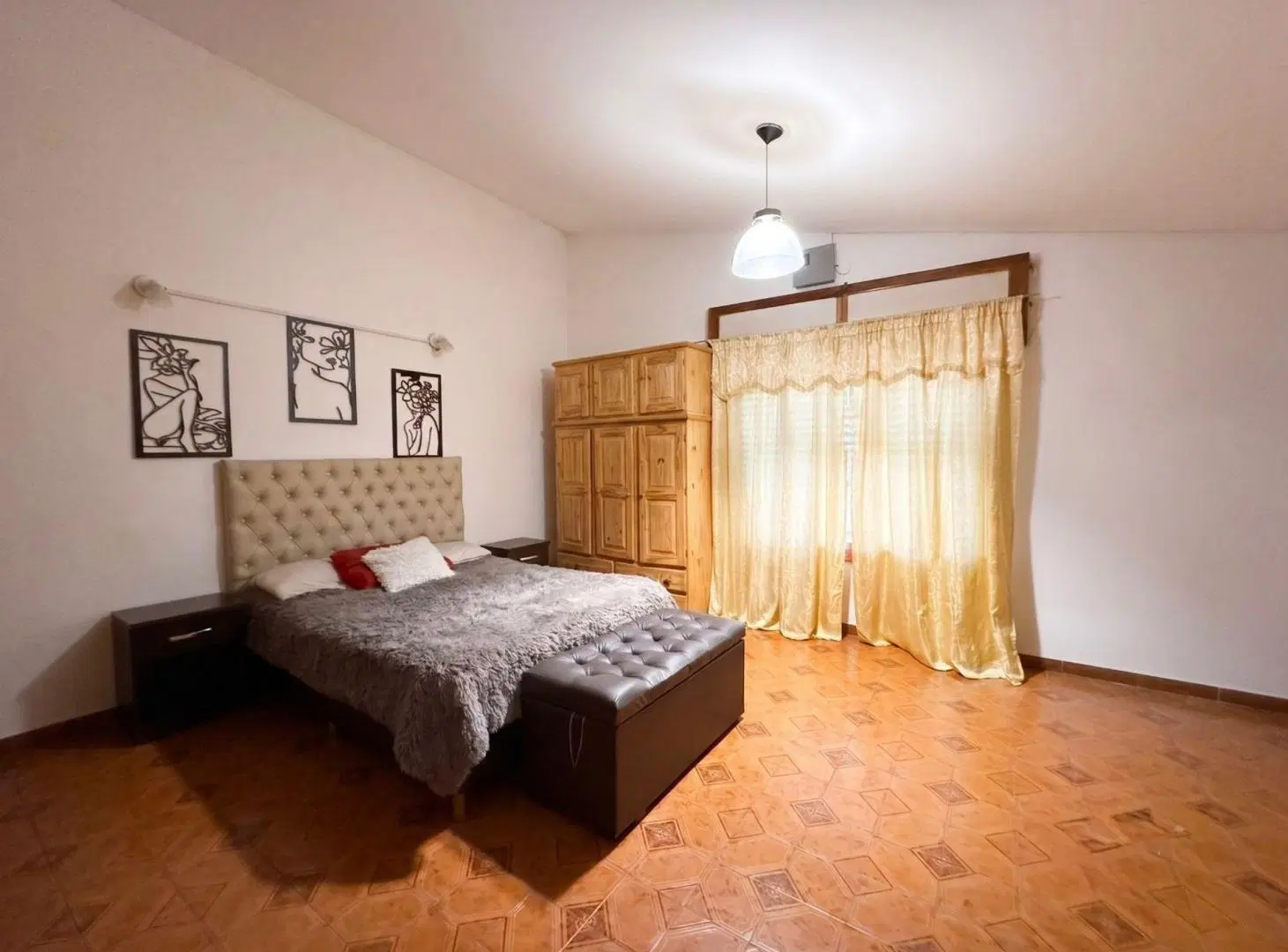 VENTA CASA 4 DORMITORIOS BARRIO SARMIENTO 8