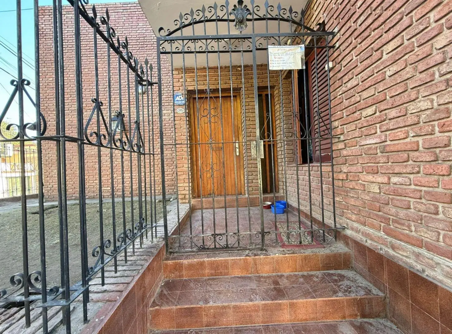 VENTA CASA 4 DORMITORIOS BARRIO SARMIENTO 2