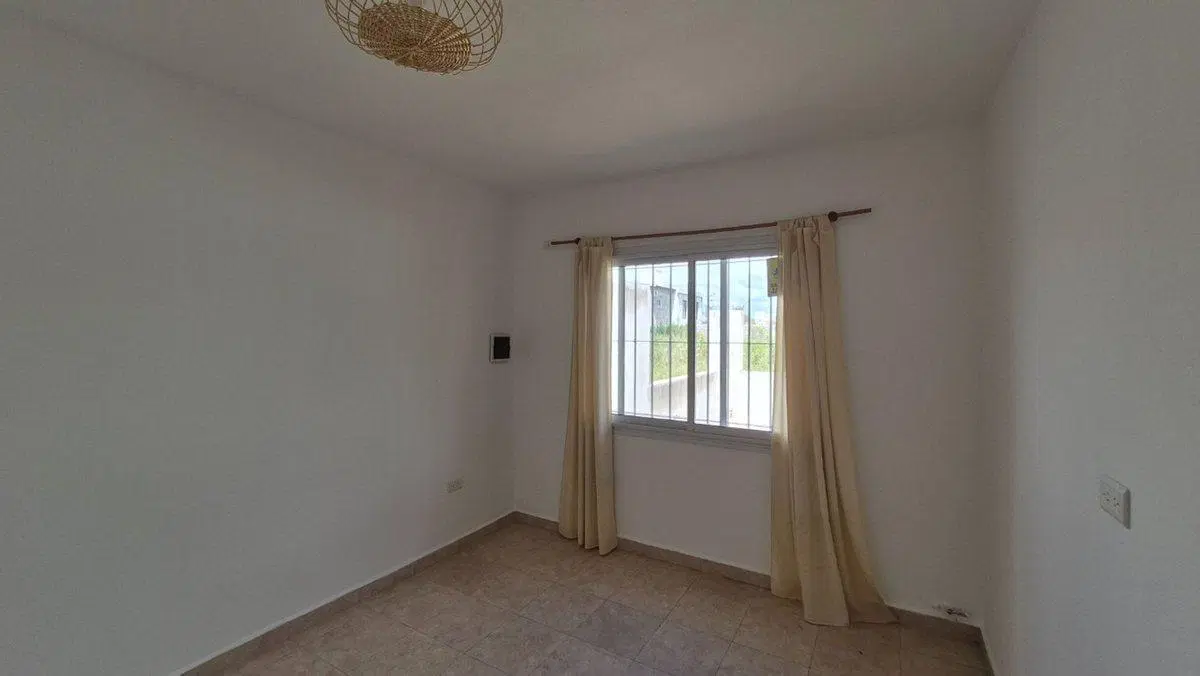 VENTA CASA 2 DORMITORIOS ARGUELLO NORTE 8
